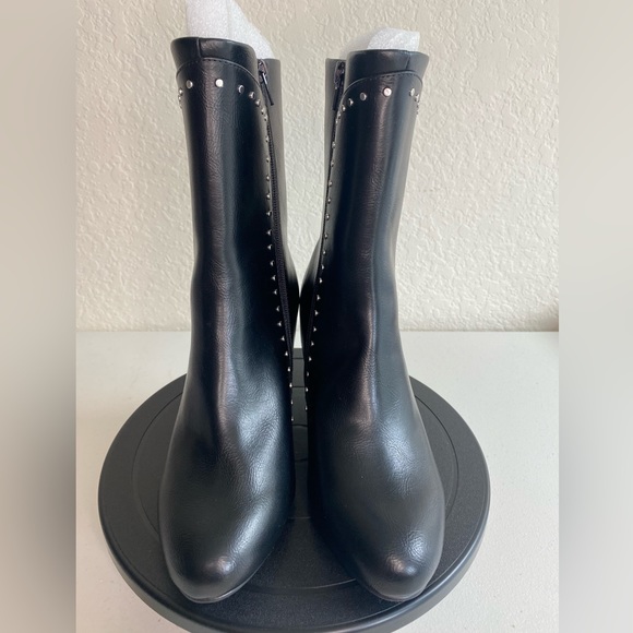 Ashro Asymmetrical Stud Bootie Women’s New 8M - Picture 2 of 6